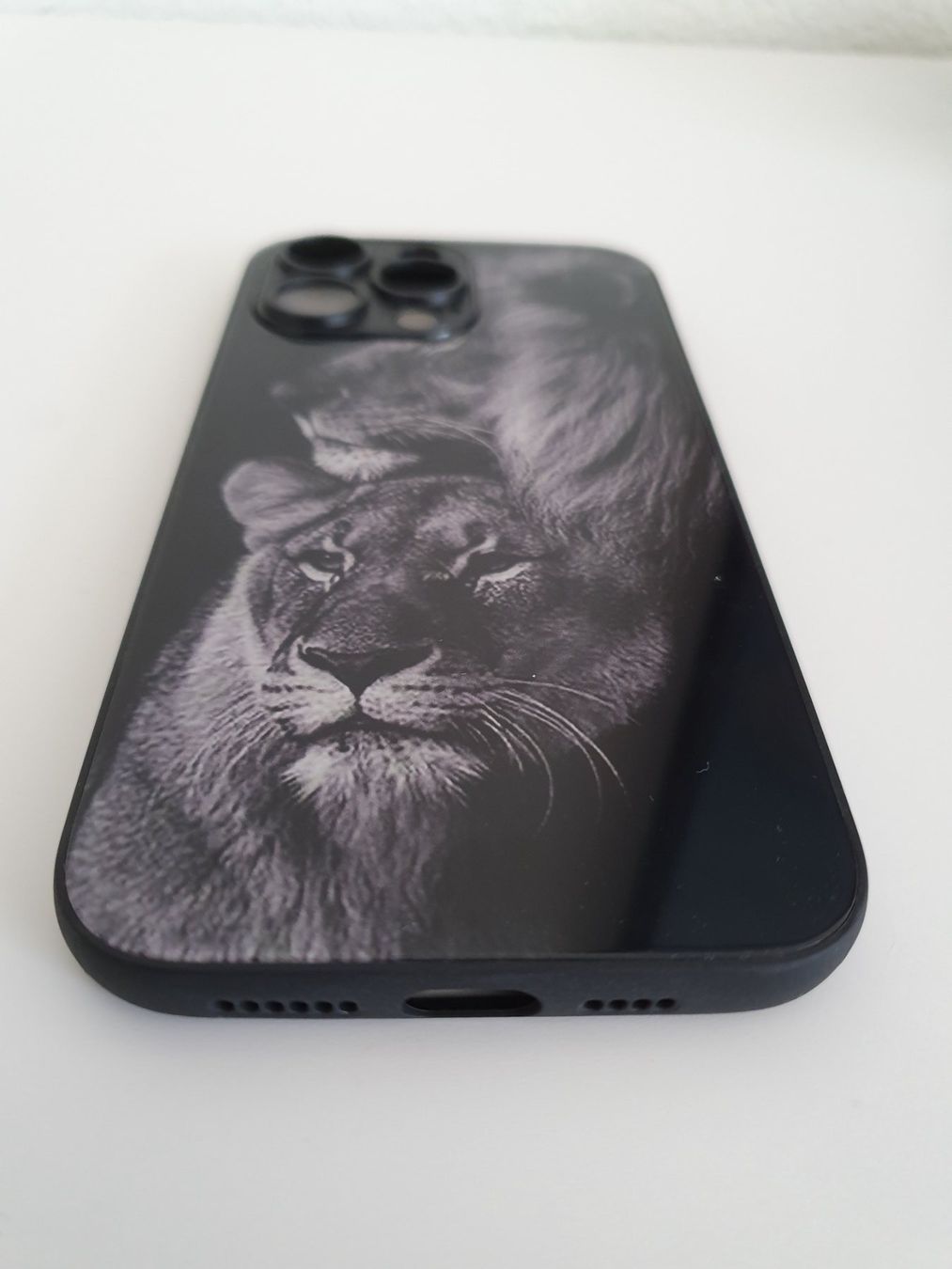 Apple Cover & Protezioni schermo: Apple Iphone 14PRO MAX Cover Löwen wie neu. – Usato da Zürich venduto da Leica.C89 1