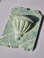 Schwere Wandplatte mit Pflanzschale Antik-Stil
