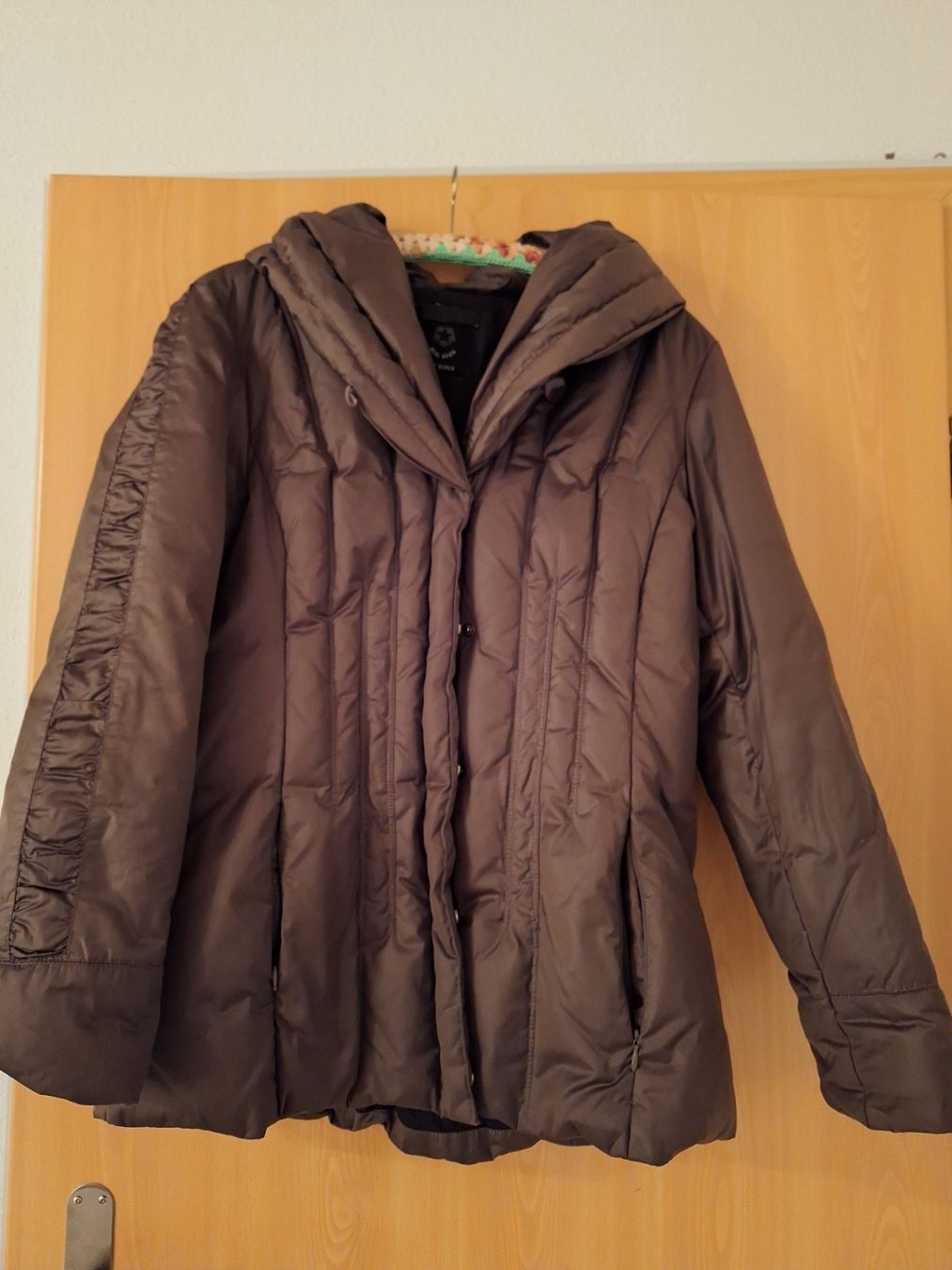 Jacken: Winterjacke Grösse 42, Daunen 90% – Gebraucht aus Hettenschwil von Schneuggi2