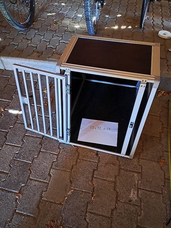 Cages, transport & sécurité: Hunde Box – D'occasion à Aeschi SO par beat024