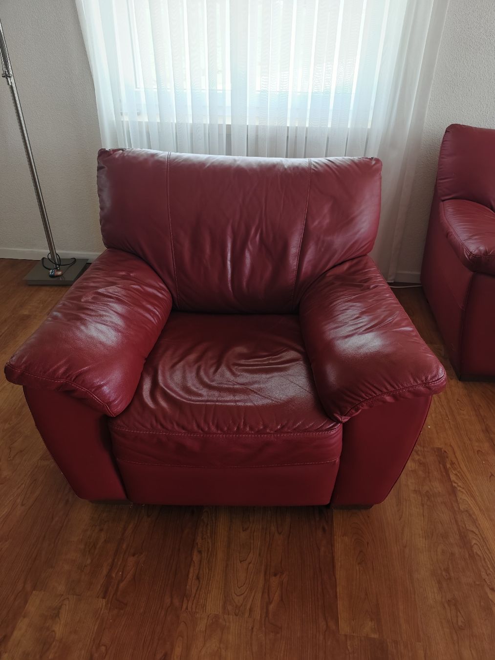 Divani: AB 1 CHF: Rotes Ledersofa Set: 2er Sofa und Sessel – Usato da Golaten venduto da cel_lvj8 4