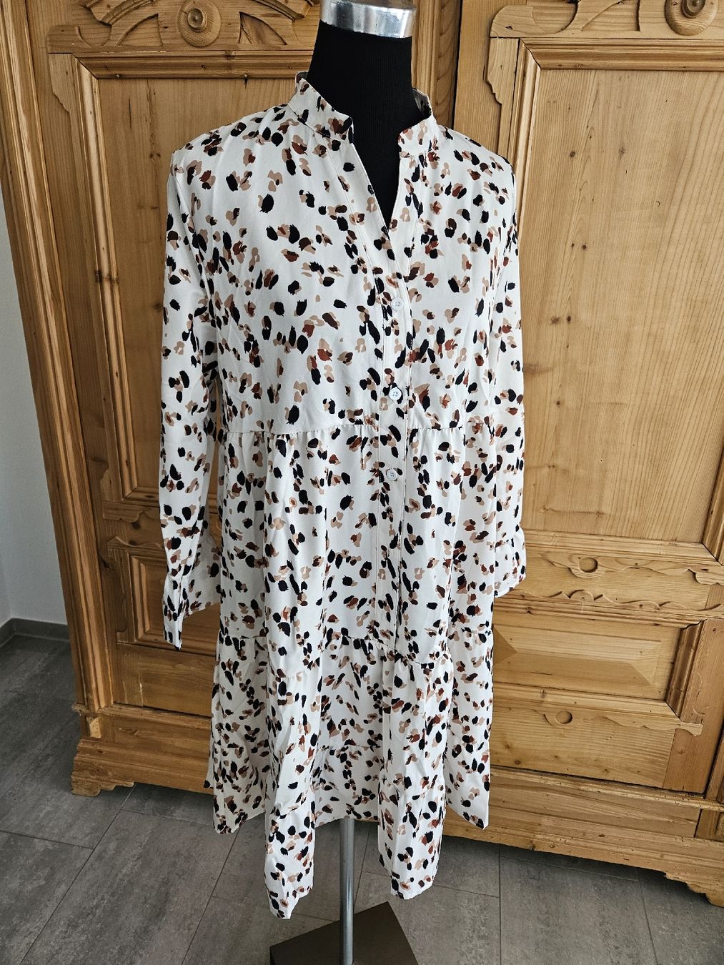 Vestiti: schönes Kleid, Leoprint – Nuovo (secondo la descrizione) da Wiesendangen venduto da Sinhuk