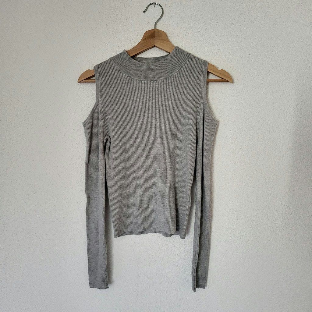Maglioni & Felpe: Strick-Pulli mit Cut-outs, hellgrau Gr. 38 – Usato da Au SG venduto da SElena89 2