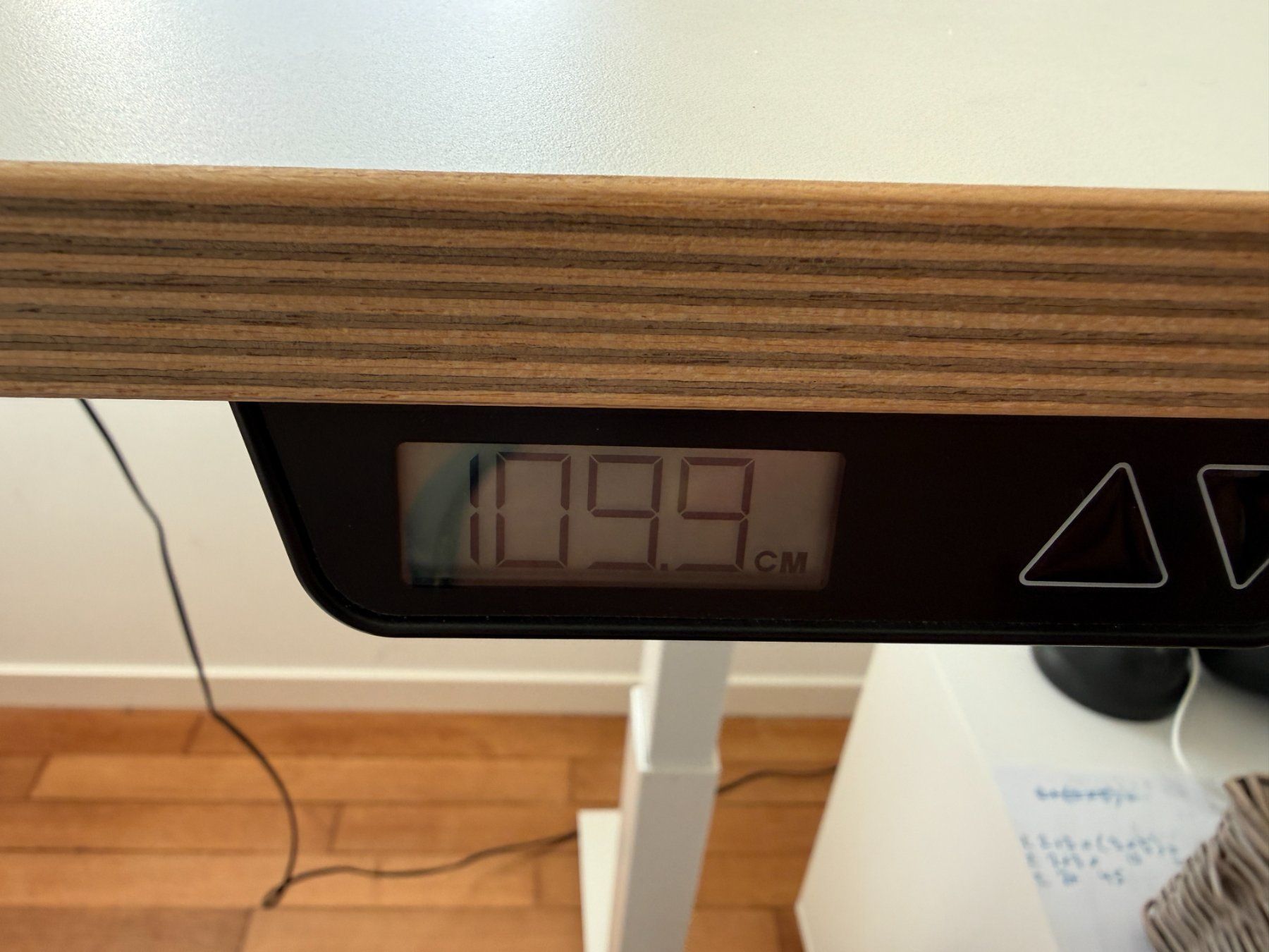 Interio Schreibtische: Bureau hauteur réglable électrique grand format 180x80 – Gebraucht aus Founex von MaevaMatahi 1