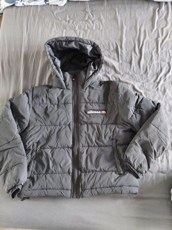 SCHWARZE WINTERJACKE GR. 34 VON ELLESSE