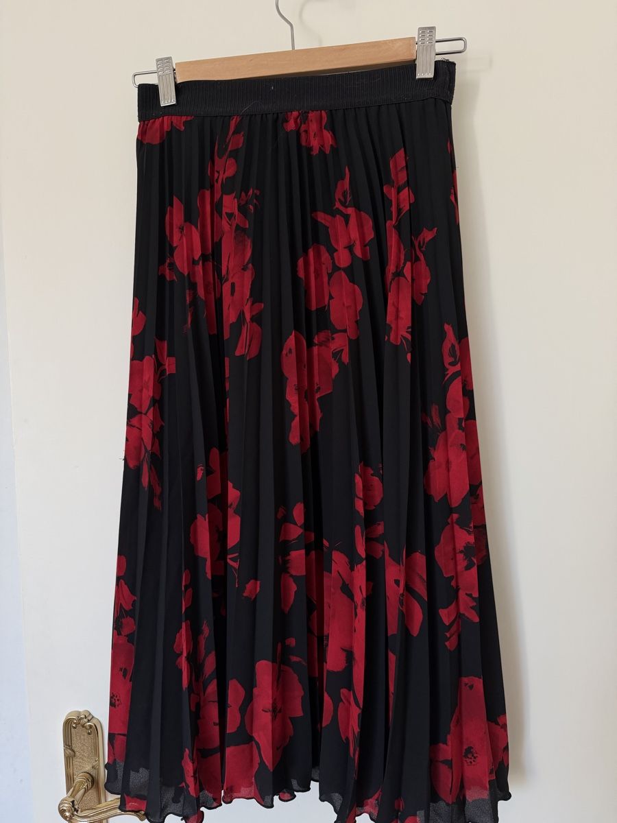 Röcke: Jupe doublée taille 34/36 ( taille élastique) – Gebraucht aus Dombresson von feline_ne