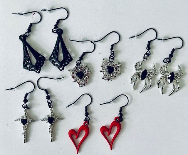 Orecchini pendenti & Orecchini a lobo: Ohrringe Set 5 Paar  Schwarz Neu – Nuovo e nell'imballaggio originale da Au ZH venduto da Jaggy4