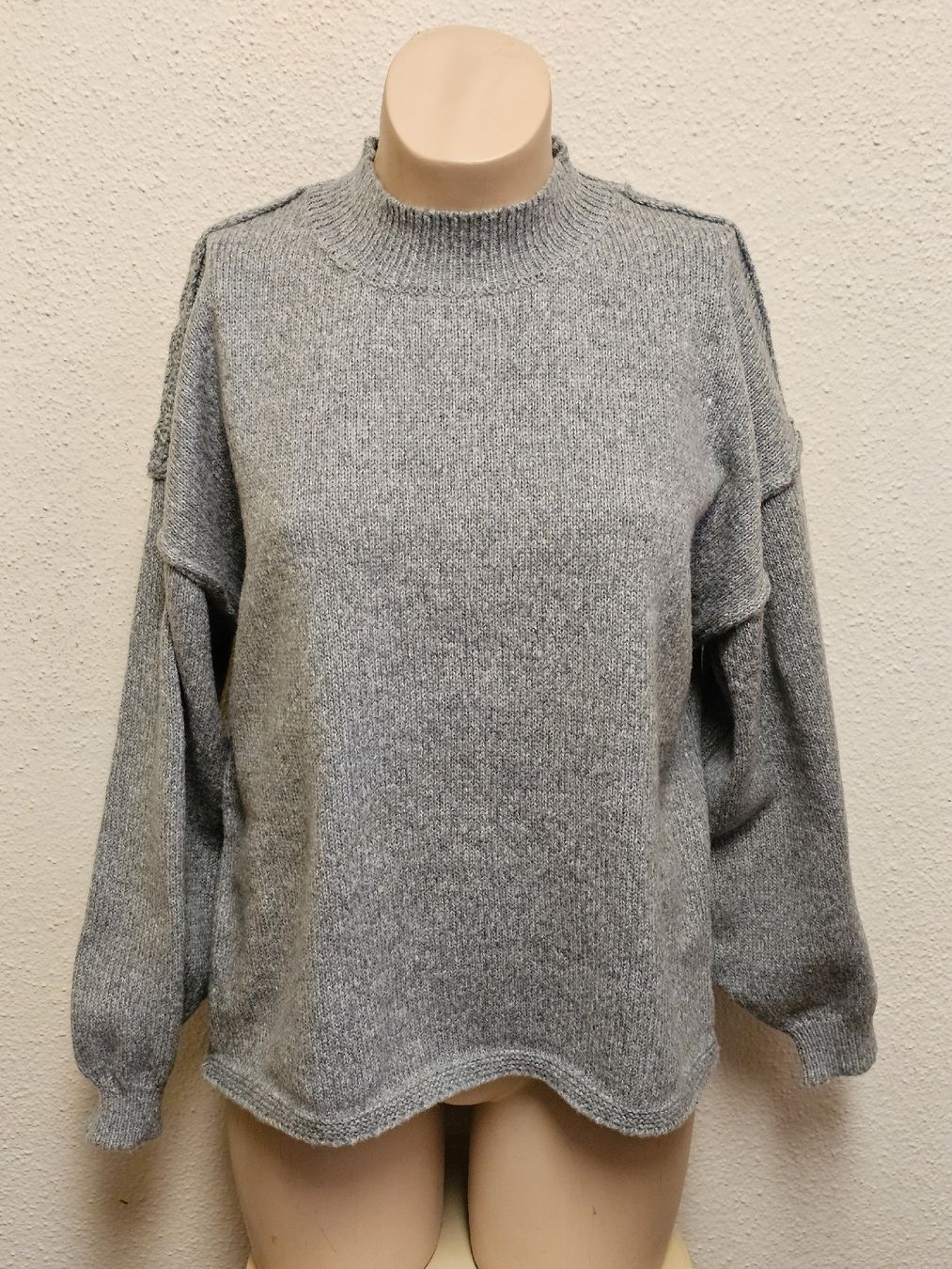 Maglioni & Felpe: Damen Pullover Grau Gr. M Weich & Bequem – Usato da Urdorf venduto da ole_mrp9