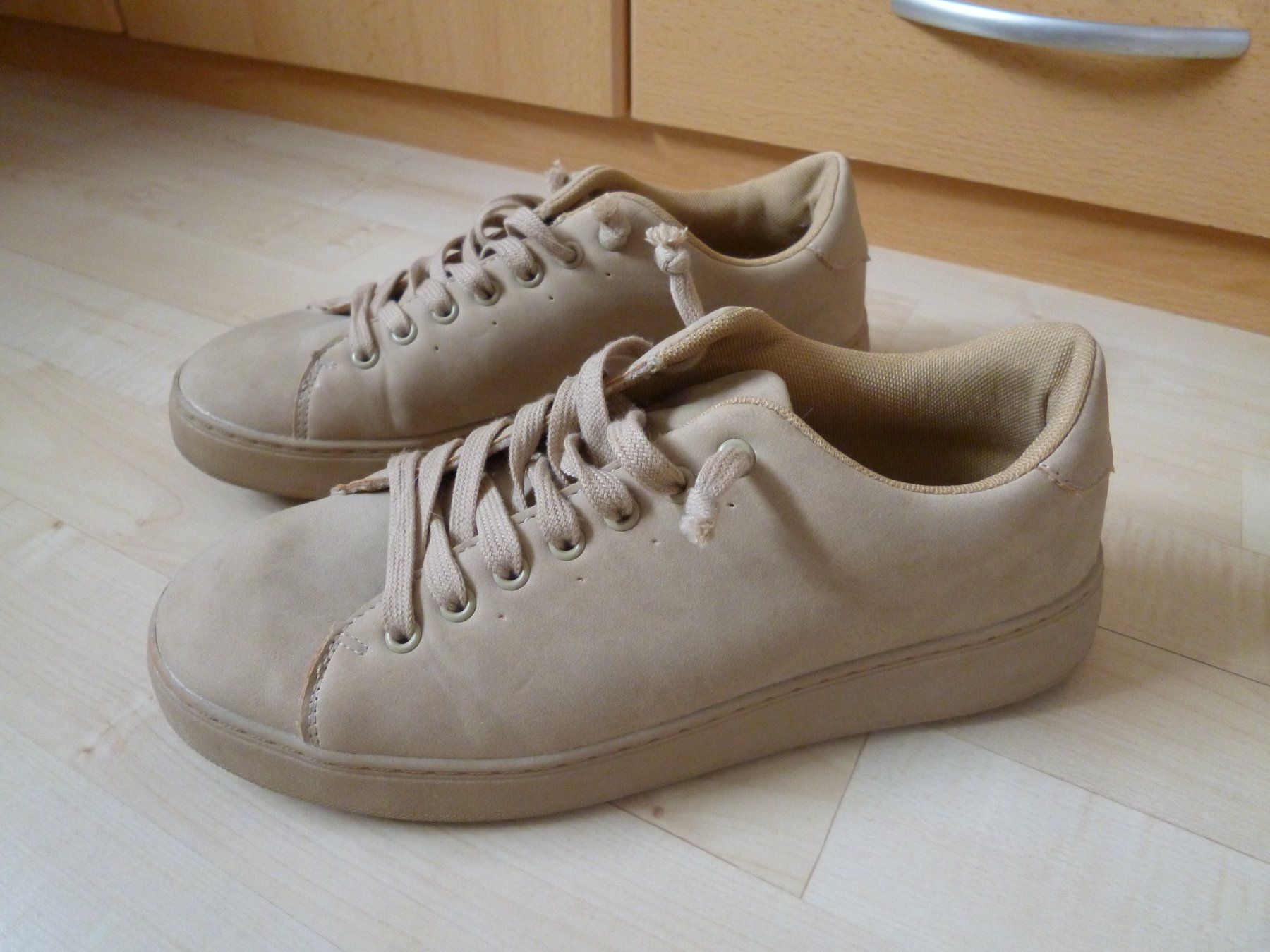 C&A Scarpe da donna: C&A Low-Top-Sneaker Gr. 40  Sneaker – Usato da Dättlikon venduto da Mamakuga