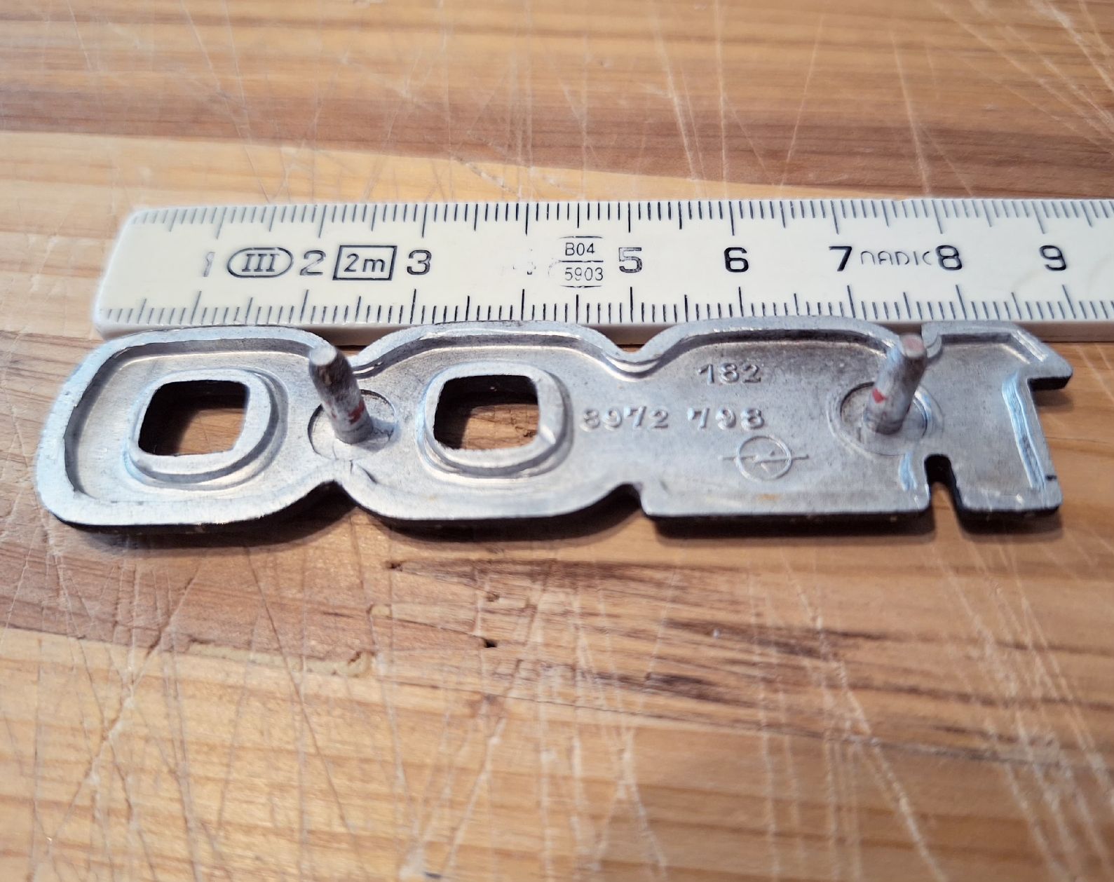 Opel Tutti pezzi di ricambio auto: Opel ,,1200" Oldtimer Emblem – Usato da Triesen venduto da BLACKSHEEP75 3
