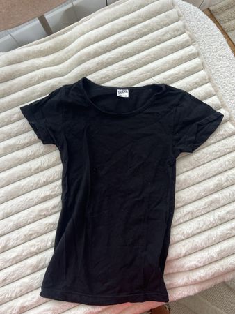 KIDS UNTERSHIRT SCHWARZ NEUWERTIG GR 134/140