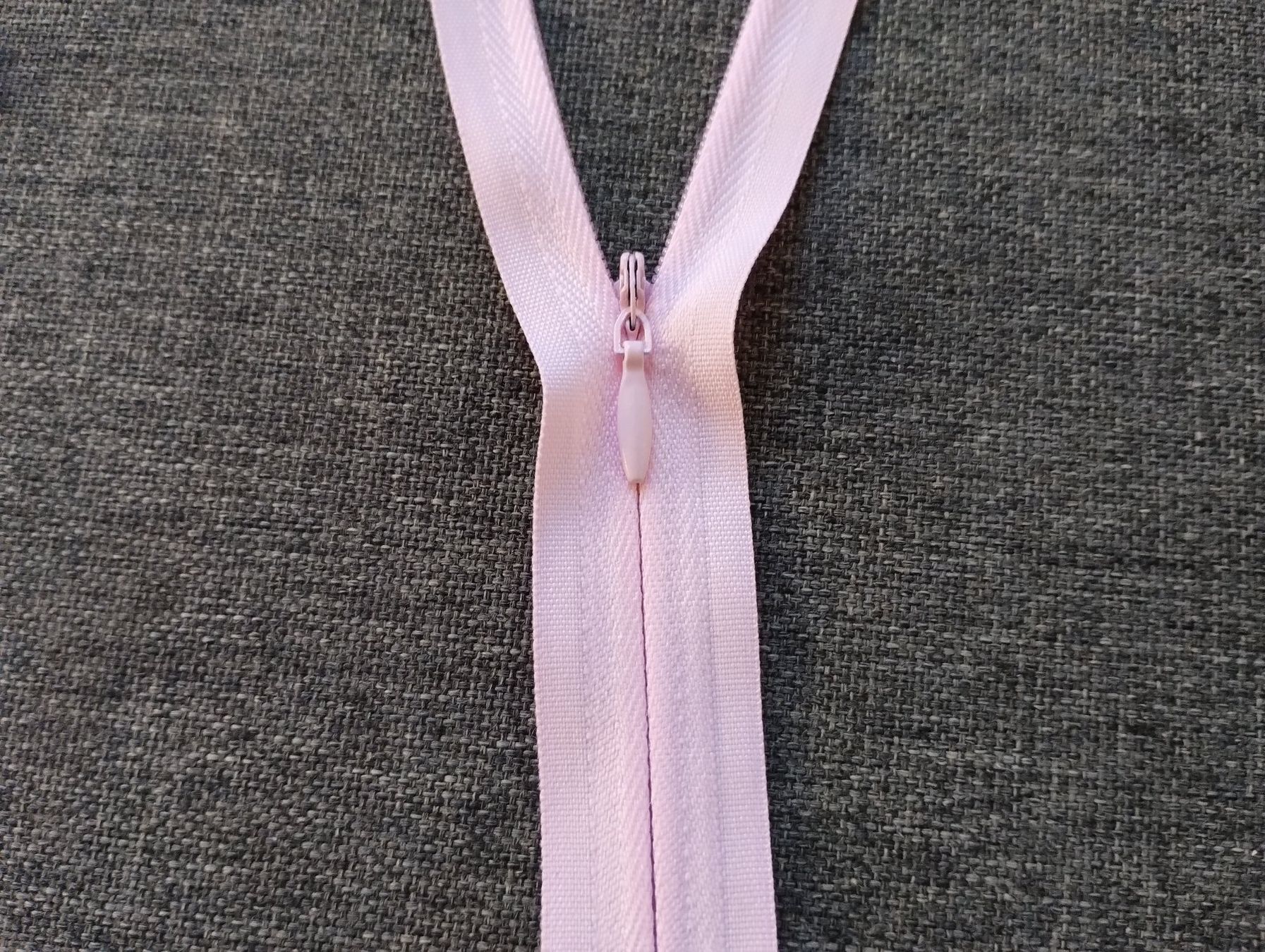 Tessuti: 30x Rosa Reissverschluss 60cm - Fermeture éclair rose – Nuovo e nell'imballaggio originale da Lausanne venduto da novastoris 3