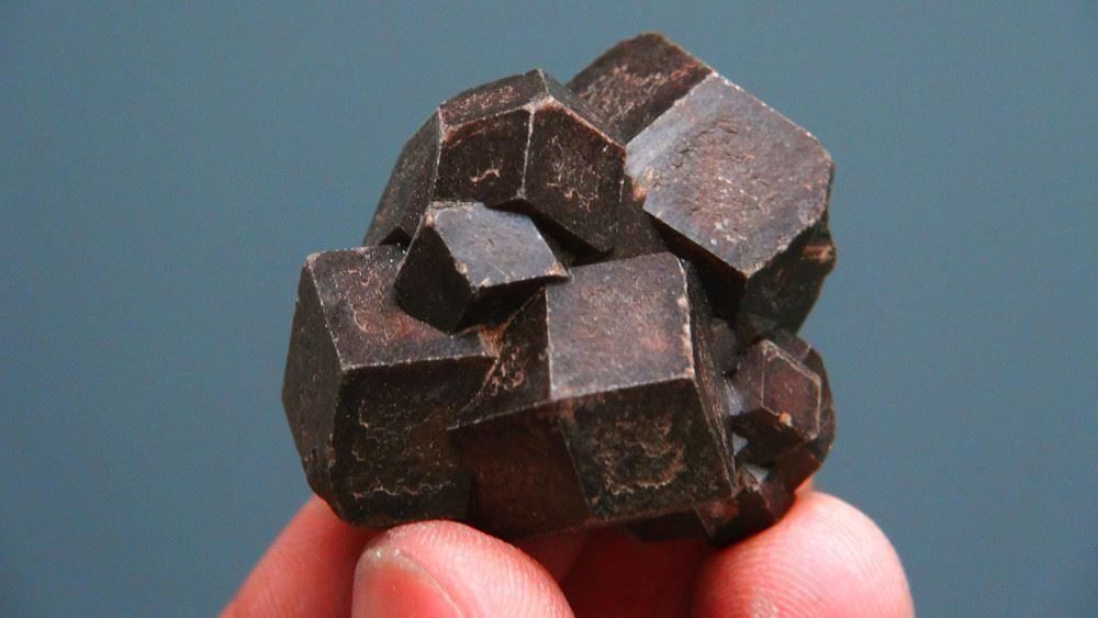 Minerali & Pietre curative: Granat var Melanit – Usato da Schinznach Bad venduto da Demerald 6