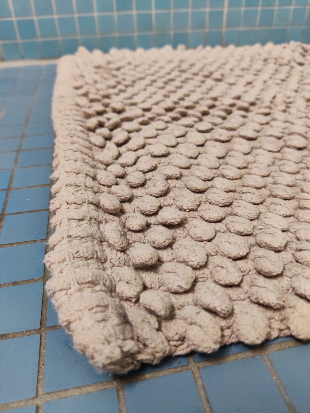 Teppiche: Badteppich (Badematte) Beige – Gebraucht aus Schlieren von Jonockel 1