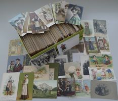 1890-1945, 700 alte Postkarten mit Präge- und Trachtenkarten