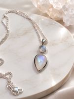 Eleganter Mondstein Anhänger mit Regenbogenmondstein, 925 Si