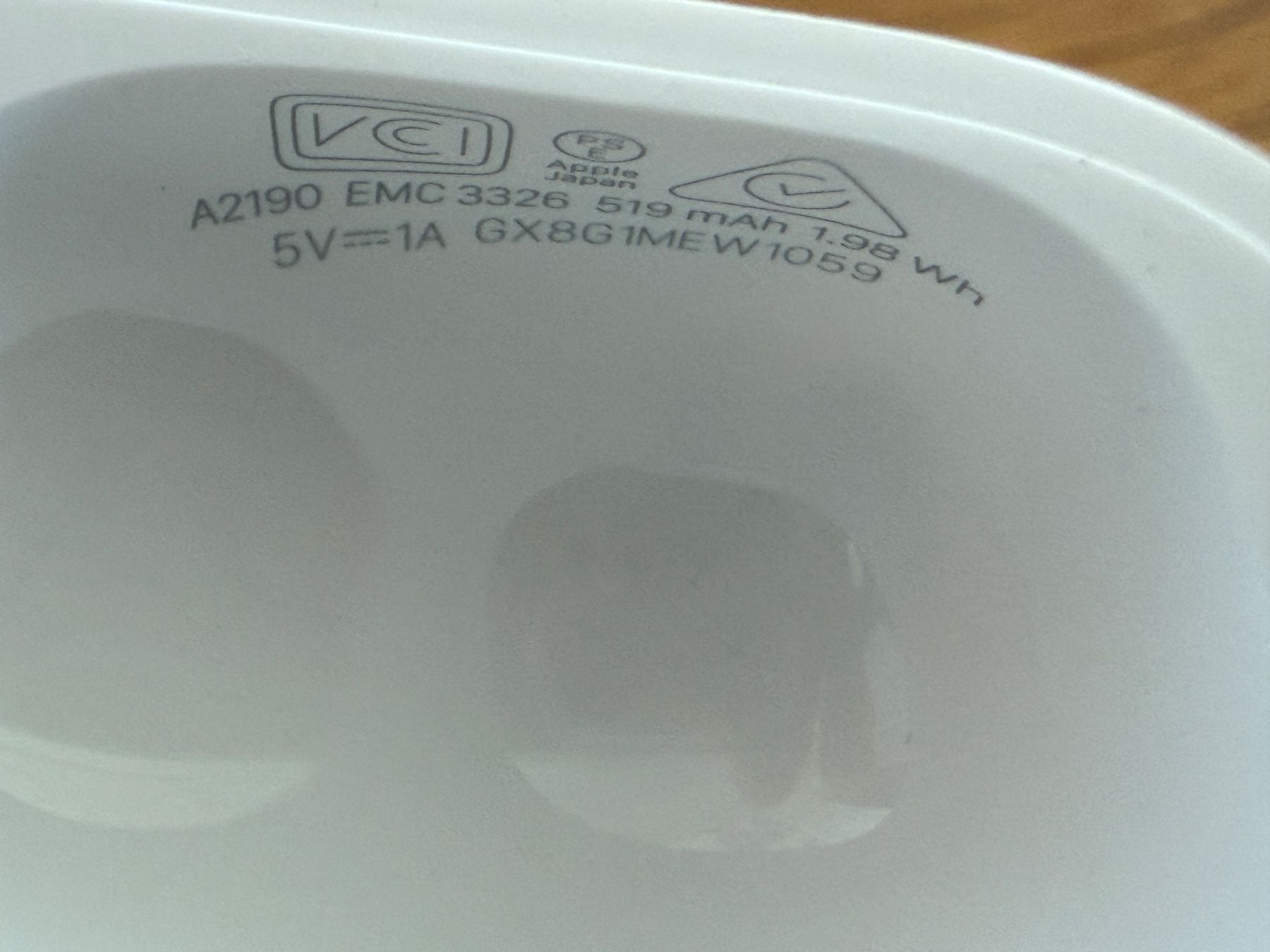 Apple Cuffie: APPLE AirPods Pro 1 Charging Case – Usato da Lausanne venduto da Nine1982 3