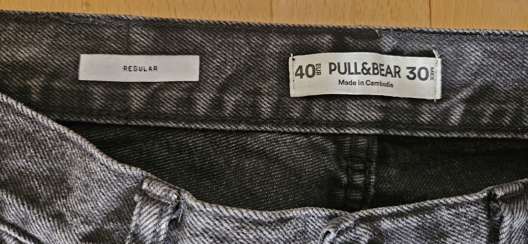 Pull&Bear Jeans: Pull&Bear Jeans Regular Fit schwarz Grösse 40 – Usato da Rombach venduto da ThriftBetter 1