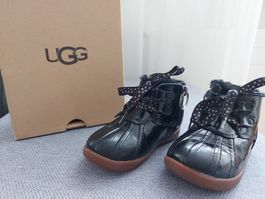 Schwarze UGG Halbschuhe Gr. 23½ / 23.5
