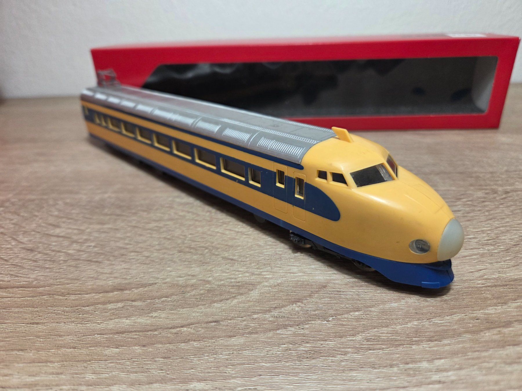 Lima Modellini di ferrovie: Lima E-Lok Shinkansen H0 – Usato da St-Aubin-Sauges venduto da Lo_Go 2
