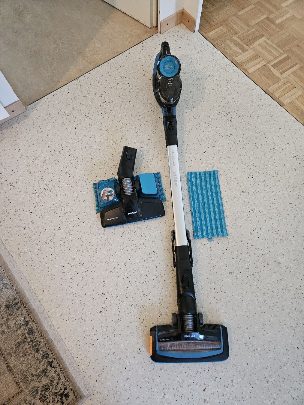 Philips Aspirapolveri & Accessori: Philips SpeedPro Aqua Staubsauger mit Zubehör  – Usato da Zürich venduto da Shen18