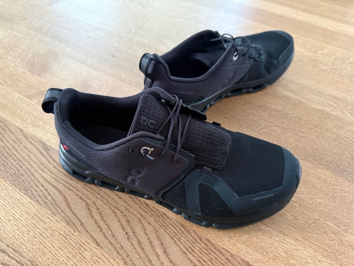 On Scarpe per ragazzi: On Cloud Sky Kinderschuh Grösse 38.5 Schwarz – Usato da Flaach venduto da wetzgis