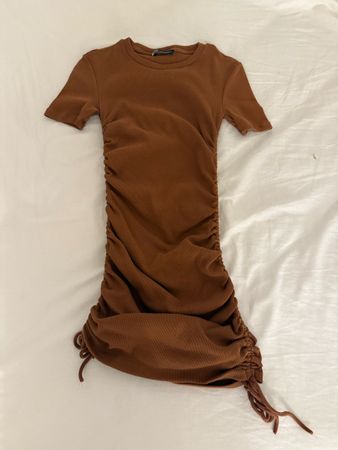 ZARA Kleid Braun • Grösse S • seitlich gerafft • 1× getragen