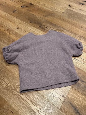 COS Top, Gr. S, lila, Bouclé-Stoff, kurze Ärmel, neuwertig