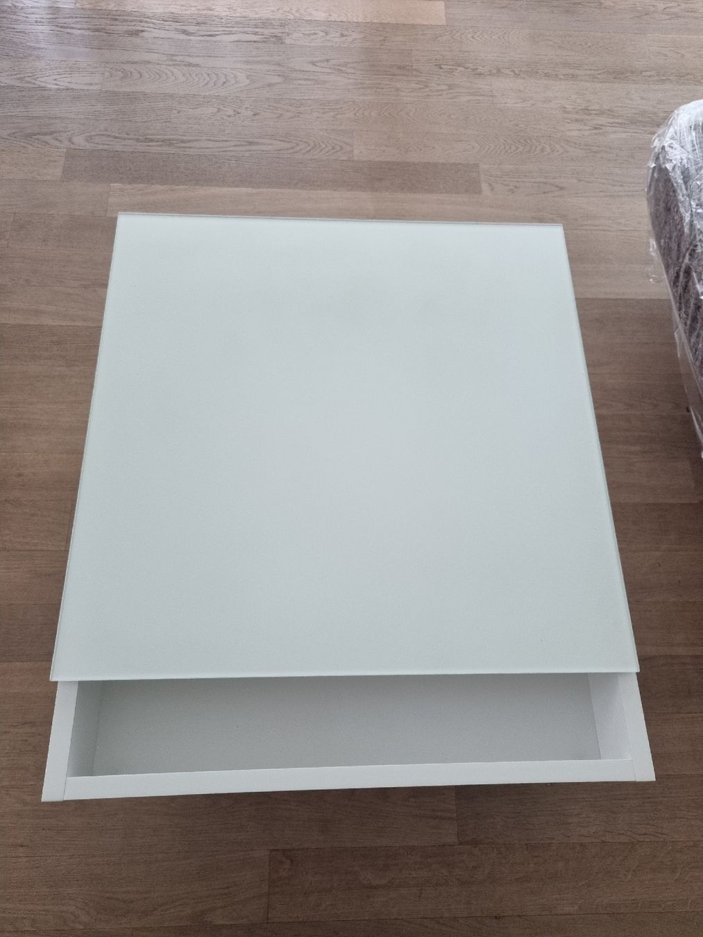 Tavoli: Weisser Couchtisch mit Glasplatte und Schublade – Usato da Luzern venduto da Milena345 1