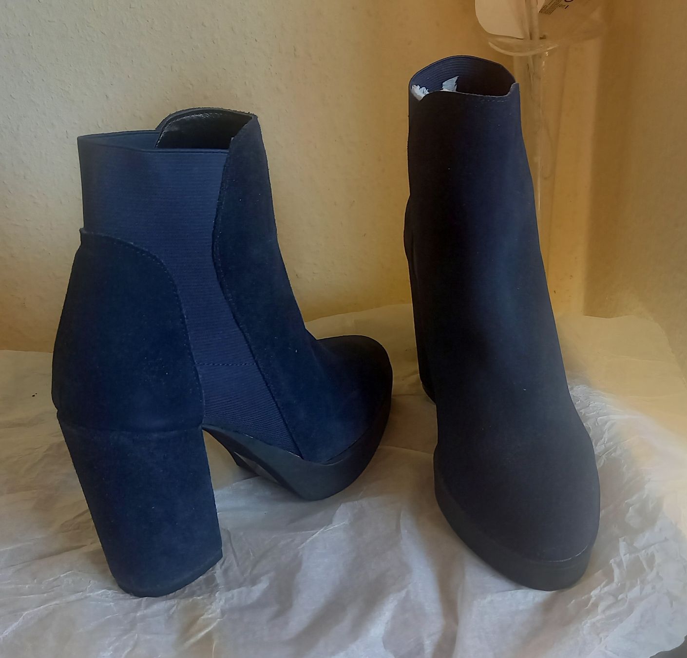 Scarpe da donna: Bottines neuves daim talons carrés pointure 37 – Nuovo e nell'imballaggio originale da LE GRAND-SACONNEX venduto da nathyvan1974 1