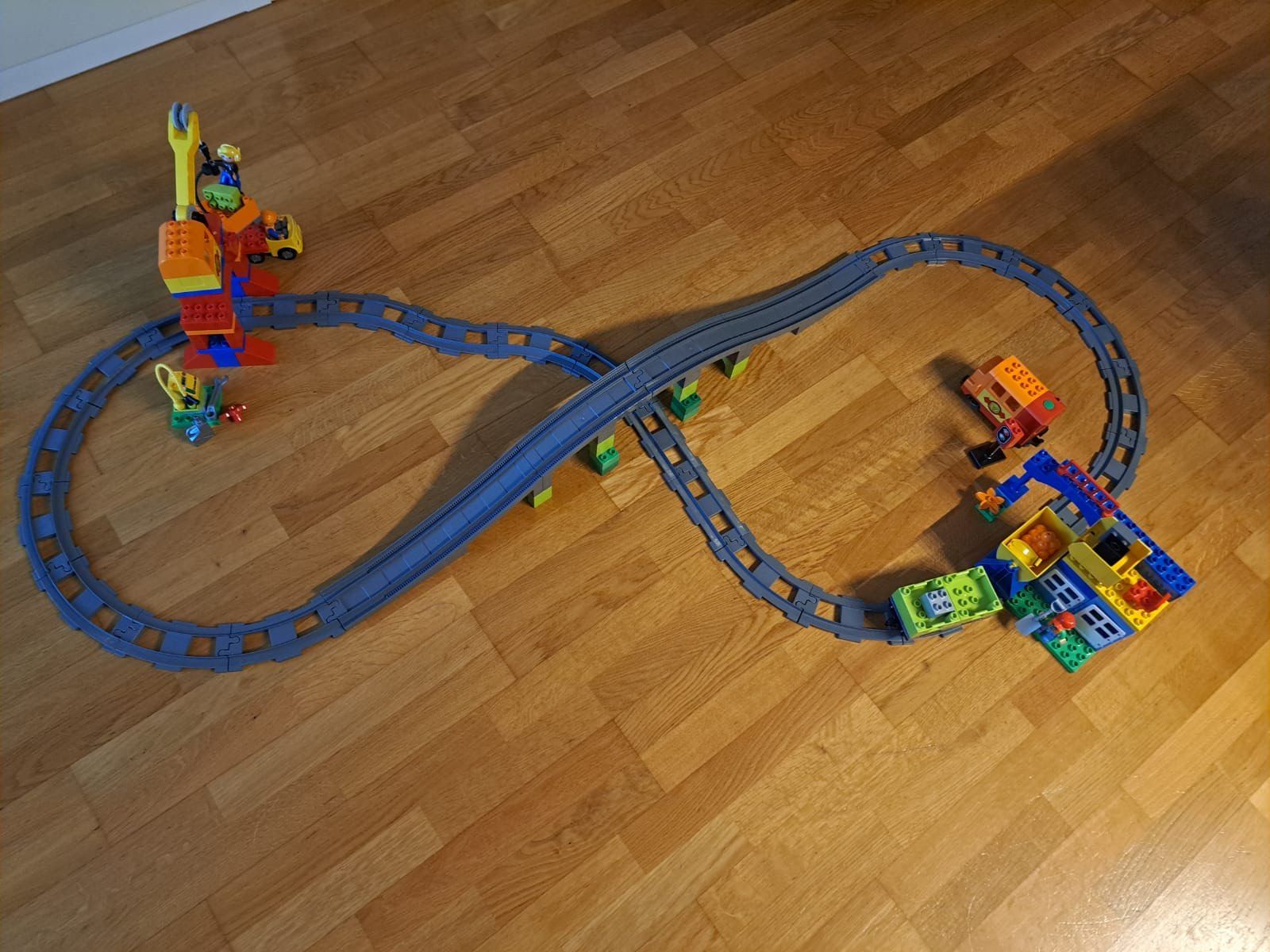Lego Kit di costruzioni: Lego Duplo Eisenbahn Set mit Kran, komplett – Usato da Münsingen venduto da gro_zt8l