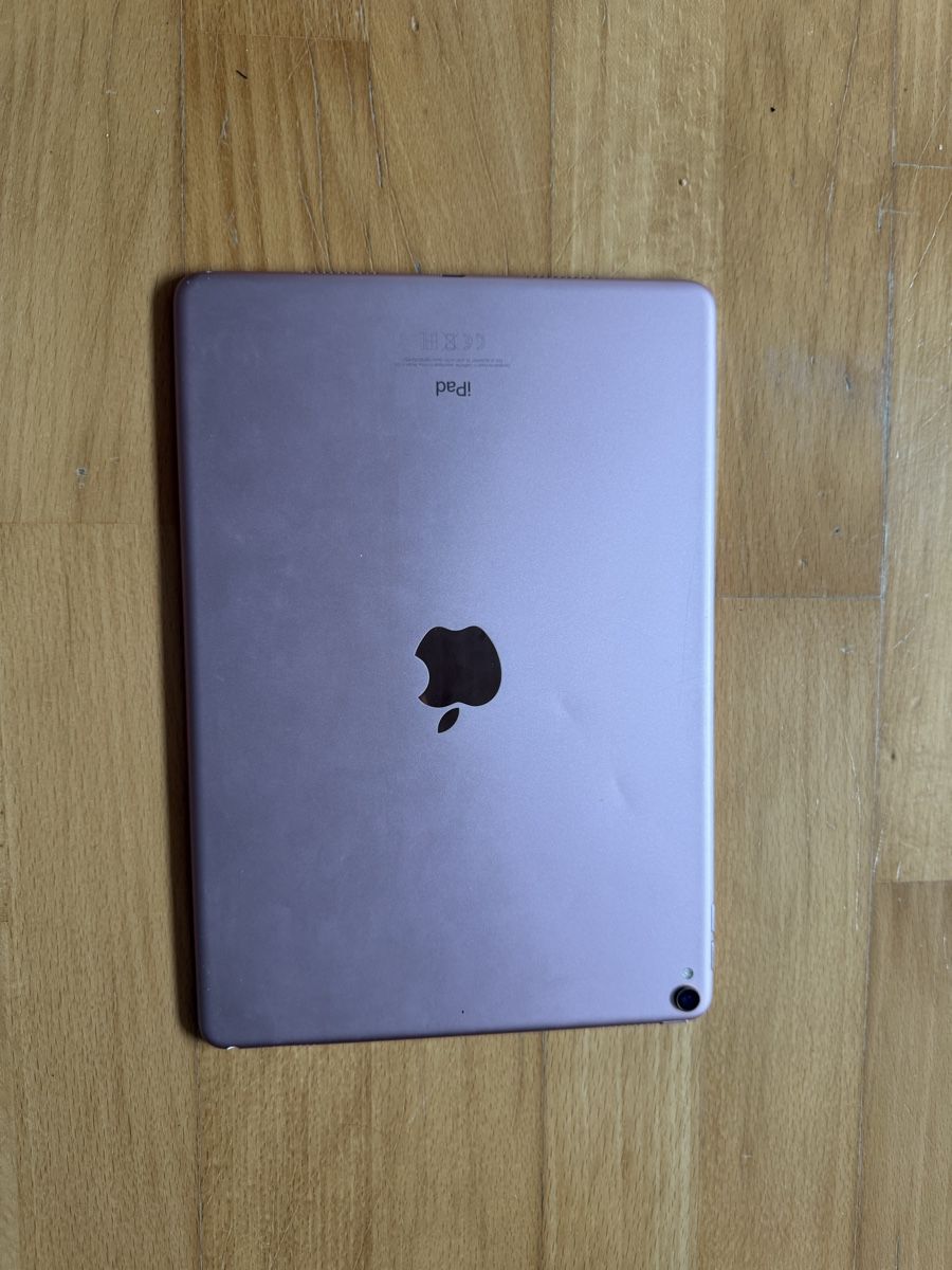 Apple Tablet PC: Apple iPad Air 4 256 Go Violet comme neuf – Defekt aus La Chaux-de-Fonds von joa_jk5g
