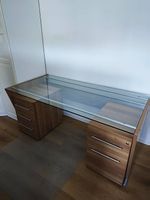stabiler Schreibtisch mit Glasplatte, 2 Korpusse