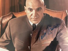 BOND: TELLY SAVALAS ( 1922 - 1994 ) ORIG. SIGN. GROSSFOTO