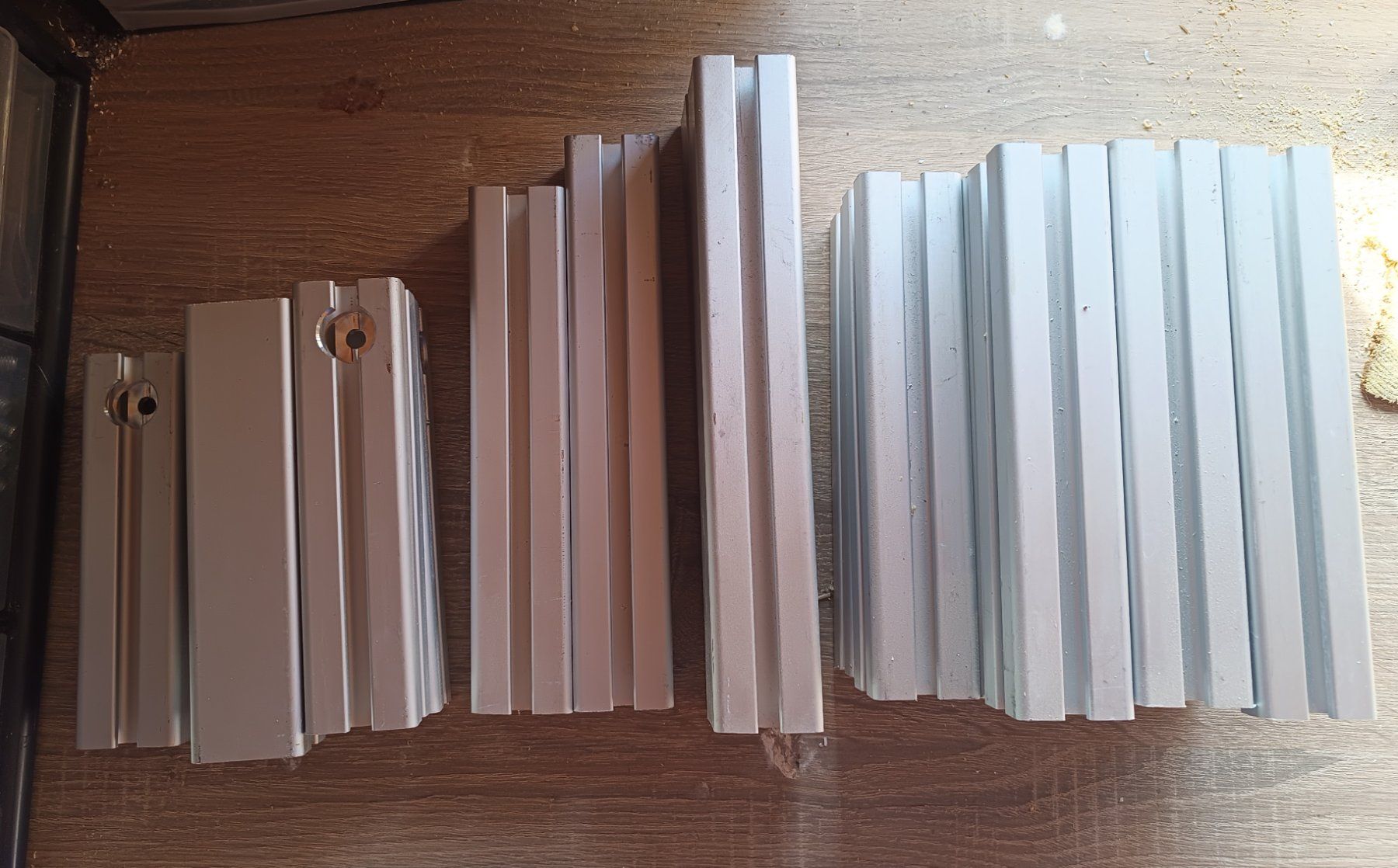Profilati: Aluminiumprofil Nut 8 – Usato da Sulz LU venduto da 400_Oktan