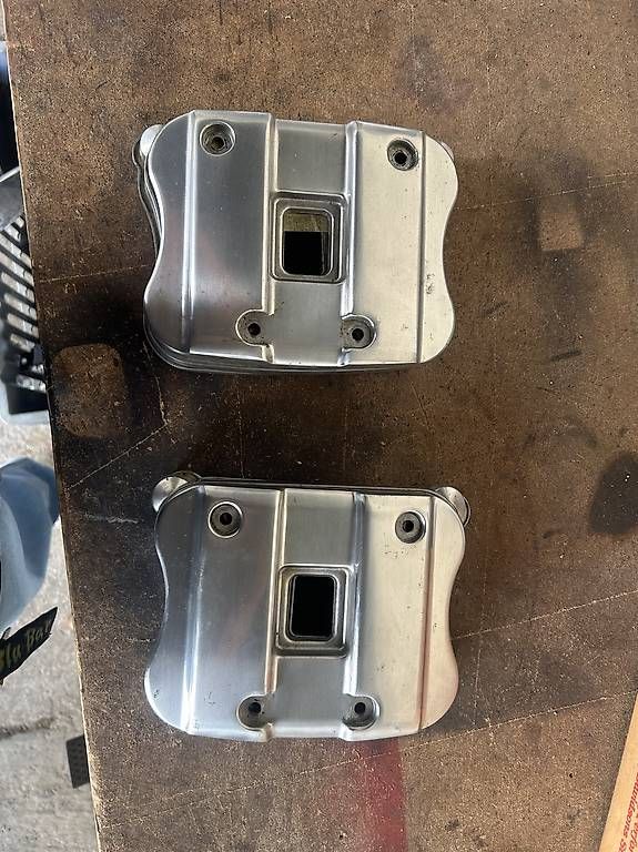 Tutti i ricambio per moto: Harley Davidson Sportster coperchi bilancieri  – Usato da Montagnola venduto da gia_6tcc