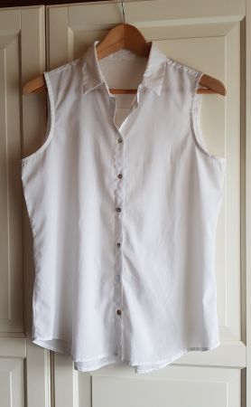 Elegantes Sommertop ärmellose Bluse Seide Perlmuttknöpfe S