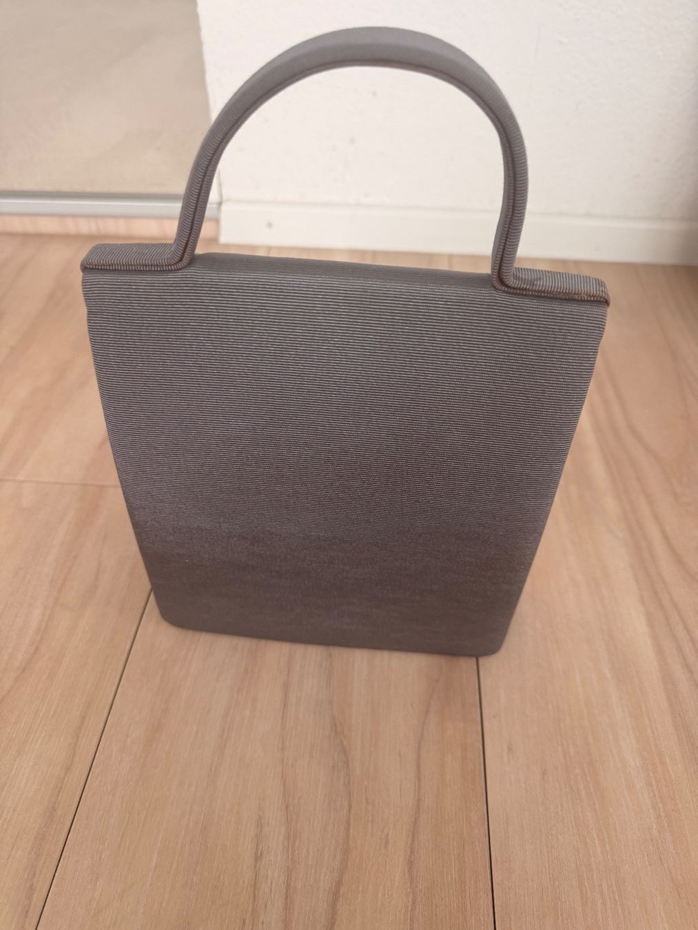 Taschen für Damen: Handtasche mit Perlen, Grau – Gebraucht aus Zollikon von dorean 7