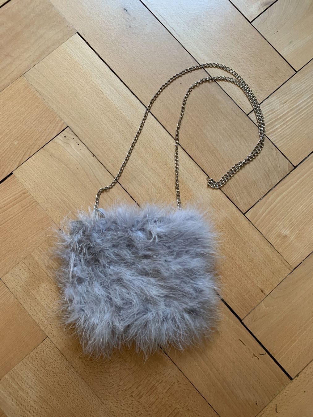 Primark Borse da donna: PRIMARK - Umhängetasche hellgrau flauschig – Usato da Zürich venduto da Diazaio