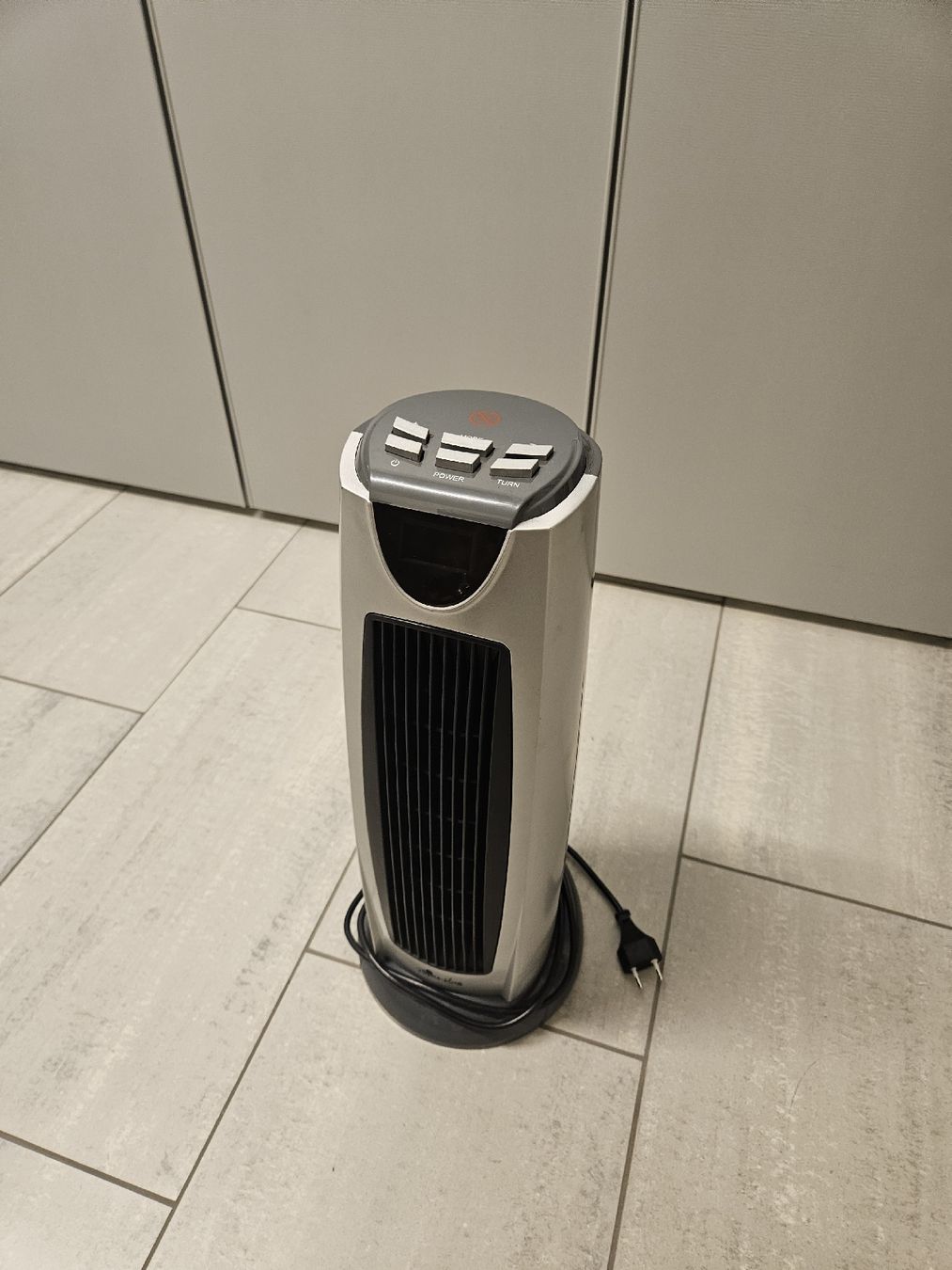 Heizgeräte: Prima Vista Keramikheizer Tower 2000W – Gebraucht aus Galgenen von focusst90 2