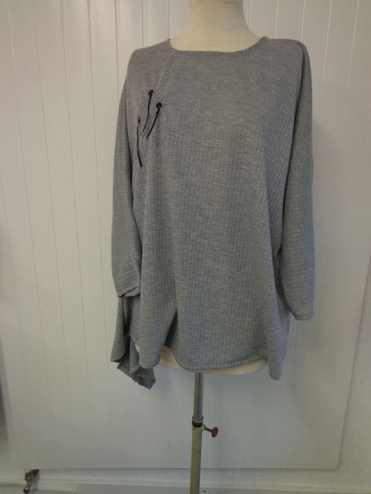 Pullover & Sweatshirts: Pull asymétrique jersey Gris UNIQUE – Neu und originalverpackt aus St-Imier von goodber 2