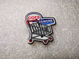 Ansteckpin 8: Cora x Danone