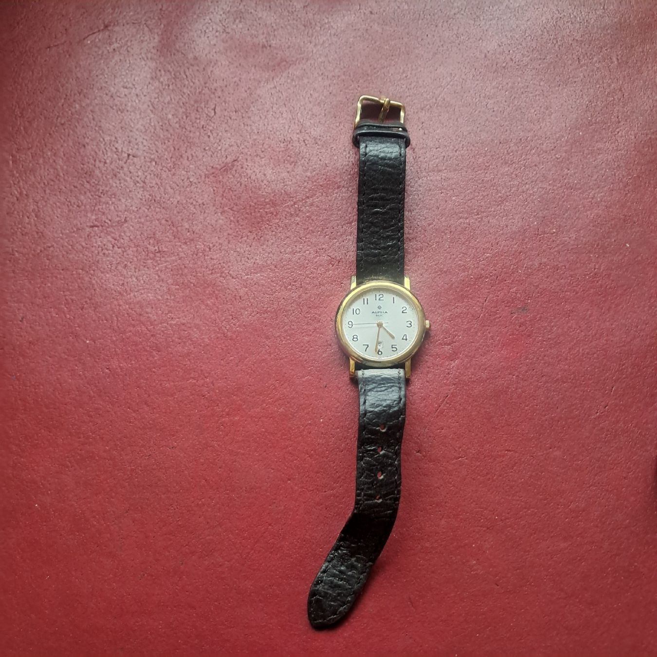 Montres: Armbanduhr Alpha Basic goldfarben Lederband gebraucht – D'occasion à Dietikon par una_y6wy 1