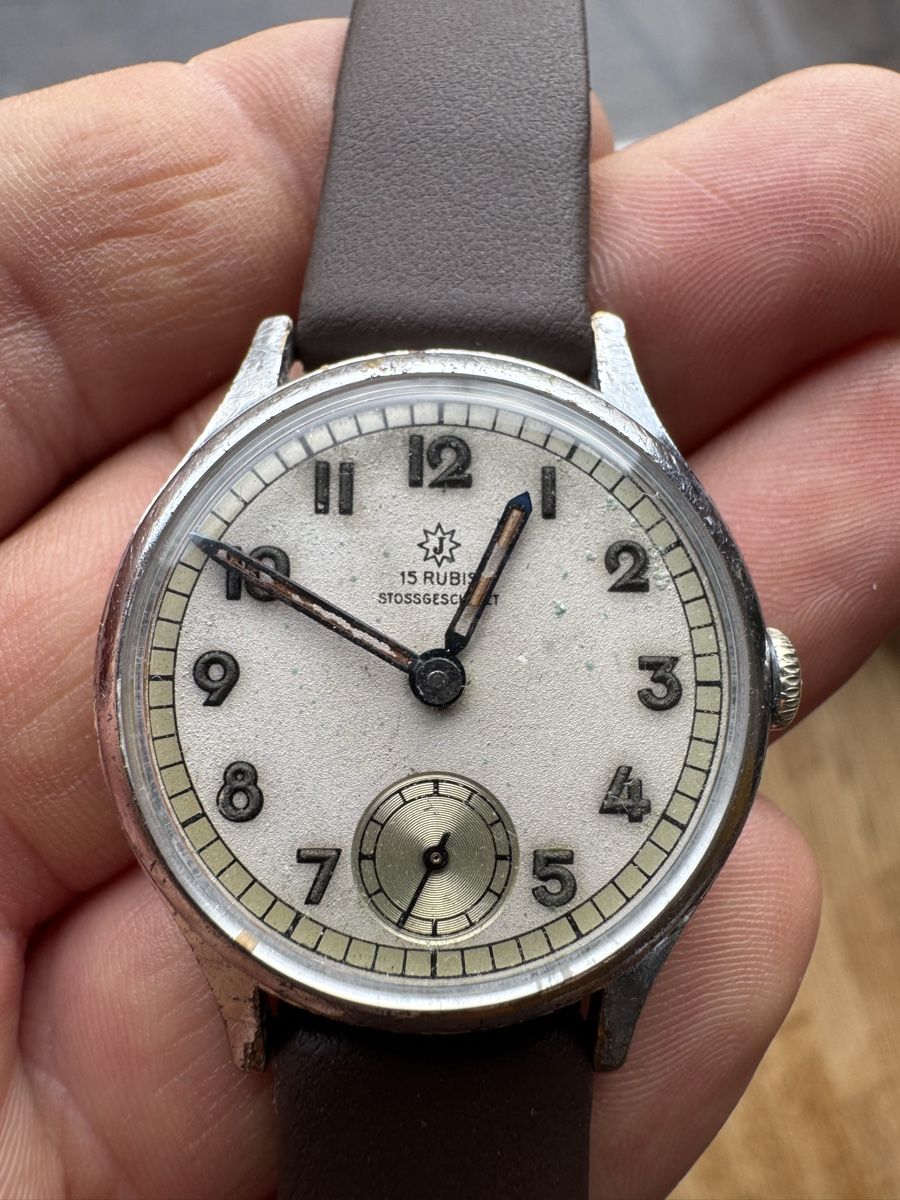 Junghans Uhren: Junghans Militäruhr 31mm (läuft) – Gebraucht aus Satigny von leo_wh92