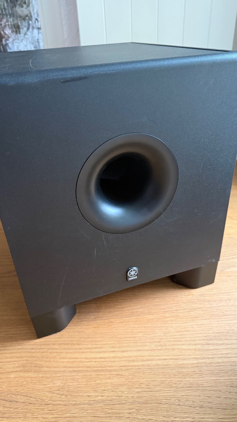 Haut-parleurs: YAMAHA SUBWOOFER HS10W – D'occasion à Gerlafingen par Alexp4485