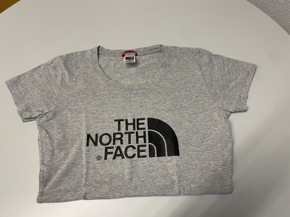 North Face T-shirt: The North Face T-Shirt Grau Gr. S – Nuovo (secondo la descrizione) da Feldbrunnen venduto da moremi01 1