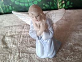 Alte, Vintage Engel Figur Porzellan blau-weiss, kniend