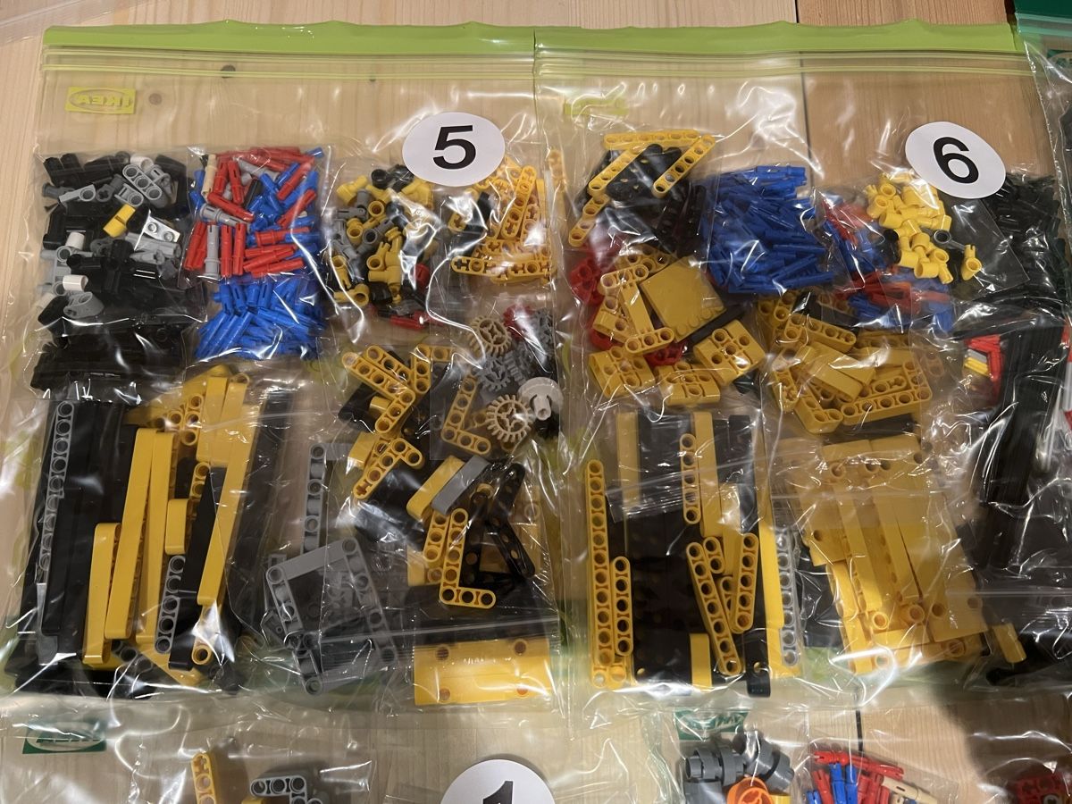Lego Kit di costruzioni: LEGO Technic Cat D11 Bulldozer 42131 – Usato da airolo venduto da unimo78 5
