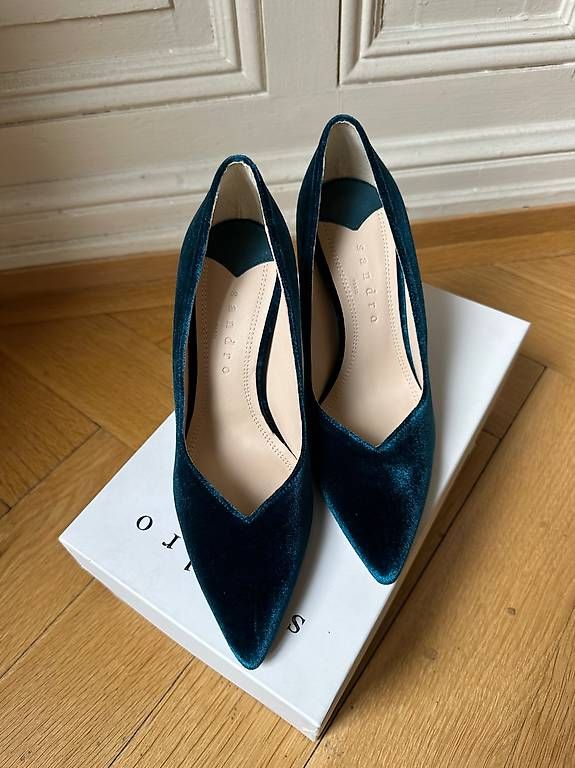 Chaussures femmes: Sandro Paris Pumps, Samt – Neuf avec emballage d'origine à Basel par Batu