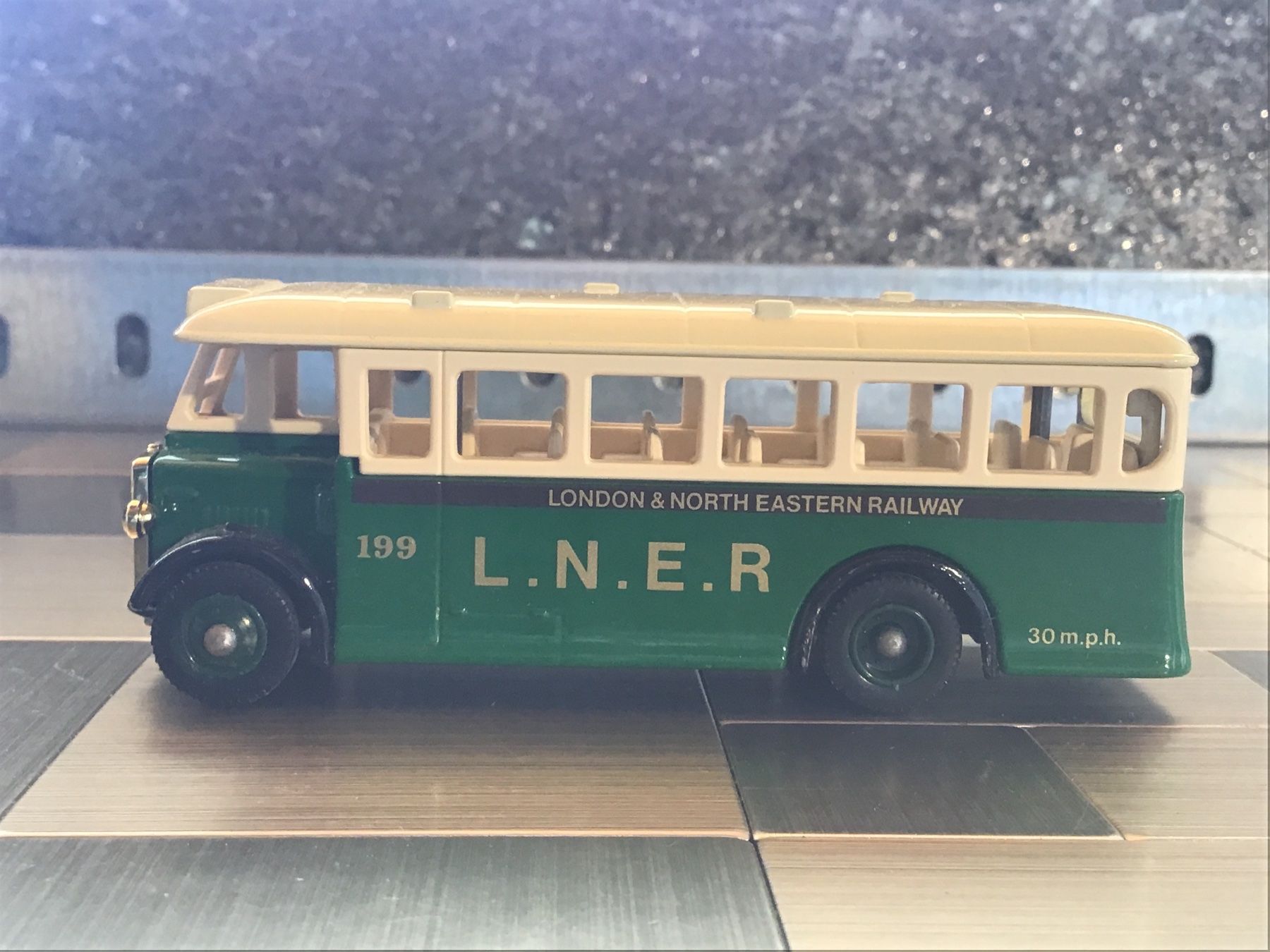 Kit di modellismo & Modellini statici: LONDON UND NORTH EASTERN RAILWAY L.N.E.R – Usato da Männedorf venduto da Spezial-Modelle 2